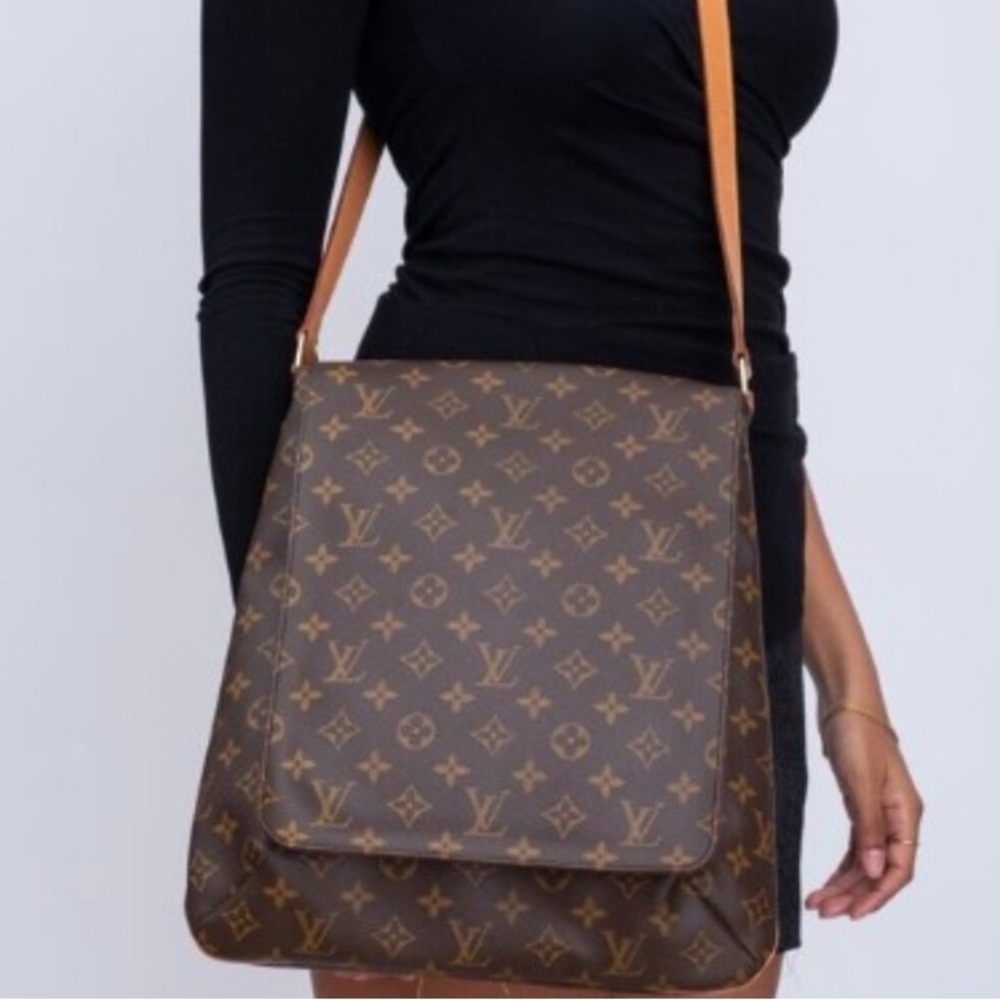 LOUIS VUITTON Vintage EUC Classic Flower Monogram Messenger Crossbody Bag